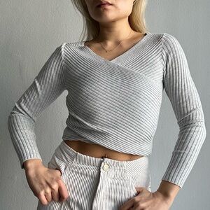 H&M Heather Gray Cross Front Long Sleeves Rib Knit Crop Top